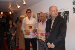 Amitabh Bachchan, Anupam Kher, Yash Chopra at Anupam Kher_s art exhibition in Bandra on 7th Sept 2010 (71).JPG